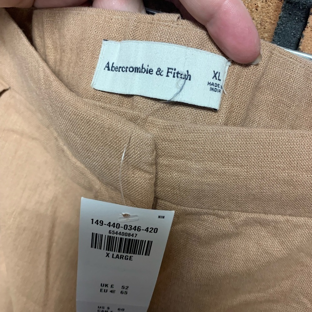 Abercrombie & Fitch Women's Beige Shorts - Picture 3 of 4